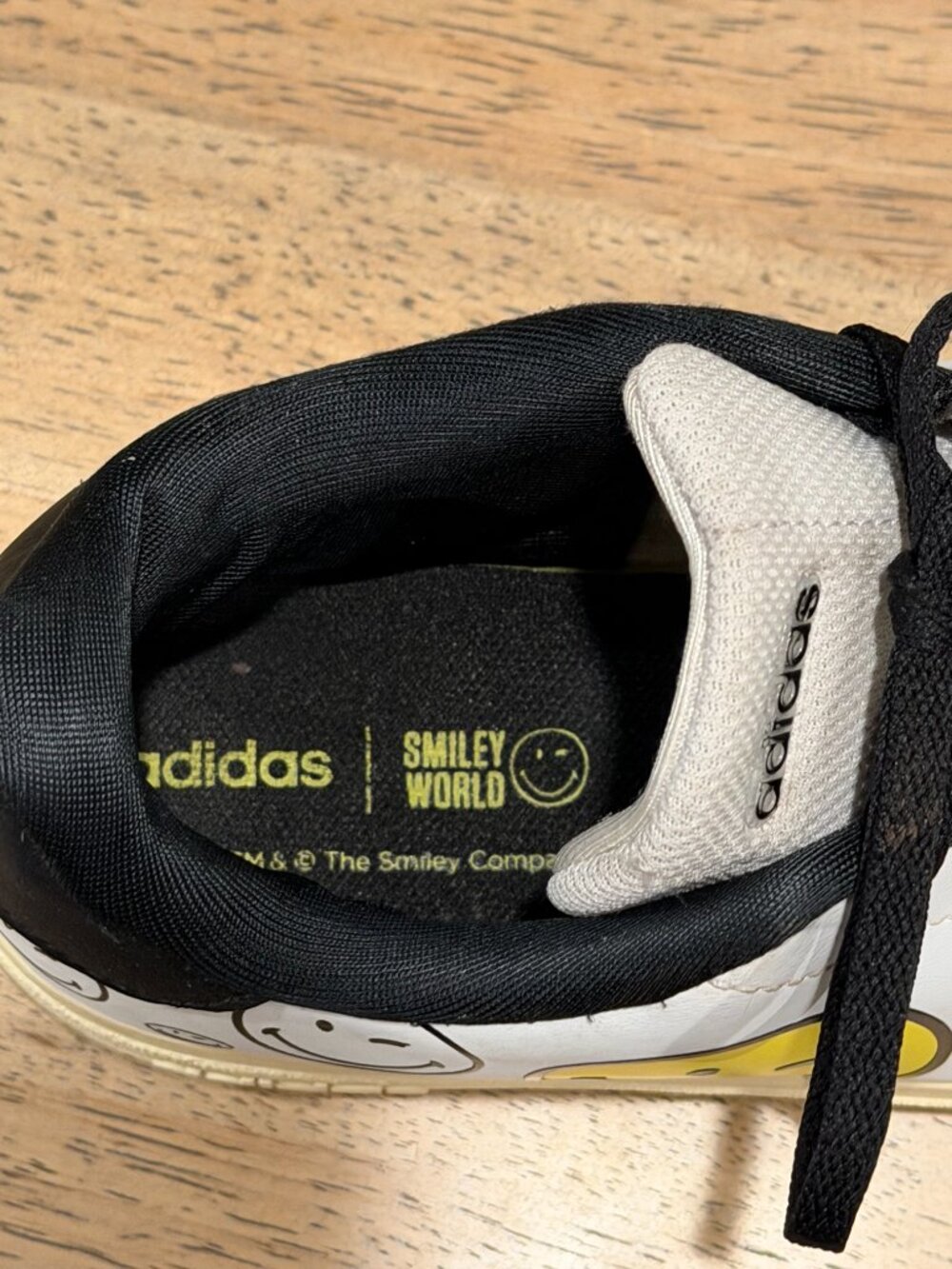 adidas x Smiley World Advantage Sneakers Youth Size 5 White IH6276 - Picture 9 of 10